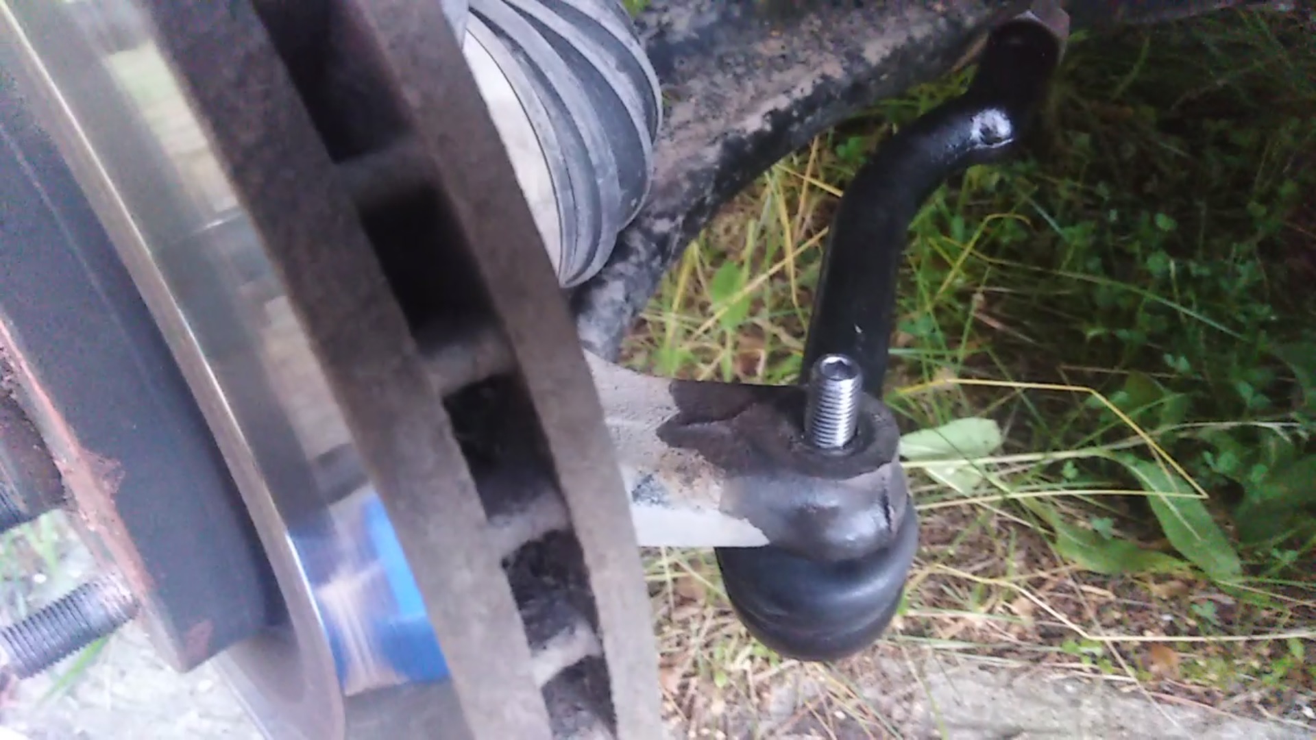 Замена рулевых наконечников на Nissan Qashqai +2 смотреть онлайн