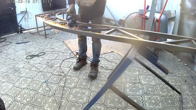 Большой навес в два уровня из поликарбоната.
