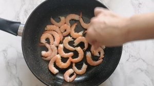 Лапша из кабачка с креветками.