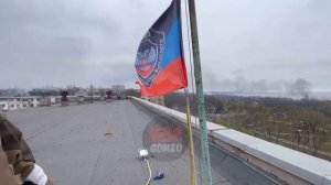 Батальон Сомали водружает флаг над Мариуполем