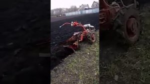 Мотоблок Мотор сич пашет оборотным плугом на автомате. Часть 2.
