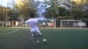 как нужно бить по воротам закрутка мяча