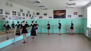 Battement tandus battment jete в характере русского танца
