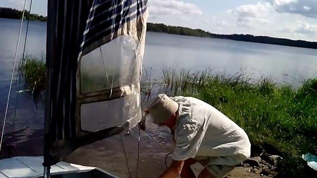 Весельно-моторная лодка "Романтика", модернизированная под парус смотреть онлайн