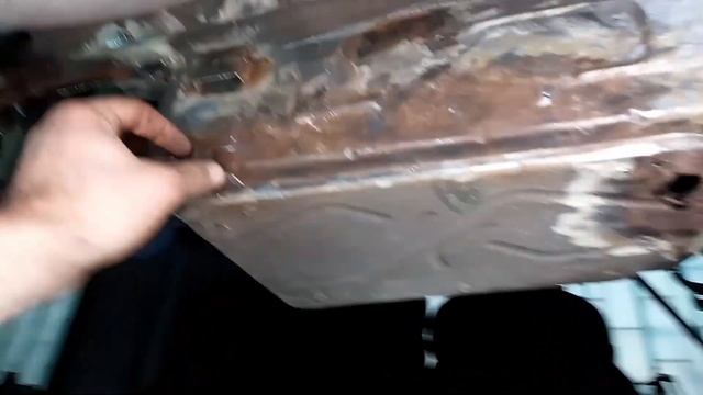 BMW E46 . Очистка , обработка под топливным баком , обрезаем лишнее ;) Нашли пупок у BMW !!! смотреть онлайн