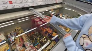 КТО БОЛЬШЕ КУПИТ ЕДЫ СВОЕГО ЦВЕТА ПОЛУЧИТ 100000 РУБЛЕЙ! РОЗОВАЯ vs ГОЛУБАЯ ЕДА ЧЕЛЛЕНДЖ