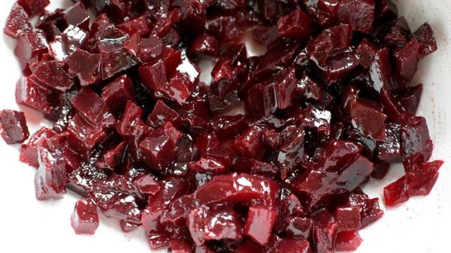 Салат «Гуцульский» с грибами, свеклой и хреном
