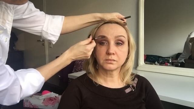 ОМОЛАЖИВАЮЩИЙ  МАКИЯЖ