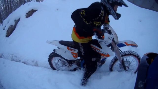 БОРЬБА со снегом второй раунд)))Питбайк RACER 160, MotoLand CRF 250 смотреть онлайн