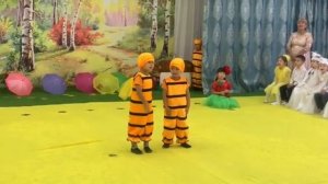 Танец цветов и пчелок