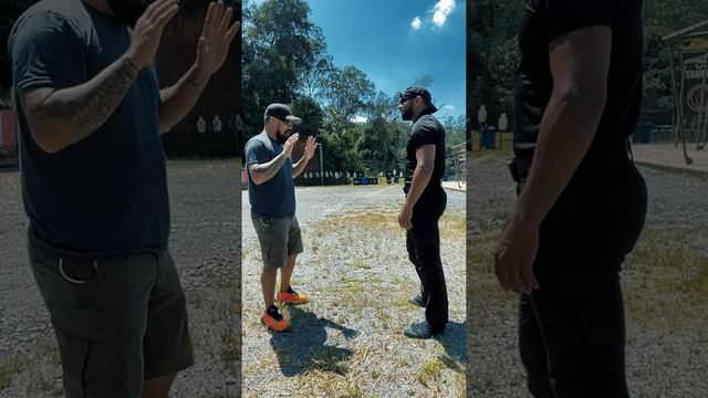 Knife vs Gun: Quick Draw with Navy SEAL смотреть онлайн