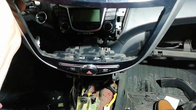 Снятие магнитолы Solaris смотреть онлайн