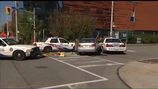 Toronto police open fire on car смотреть онлайн