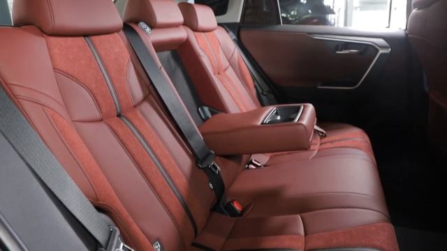 Сочный Toyota RAV 4 доделали внешний вид и перетянули салон в цвет кузова [КРАСНЫЙ САЛОН 2022]