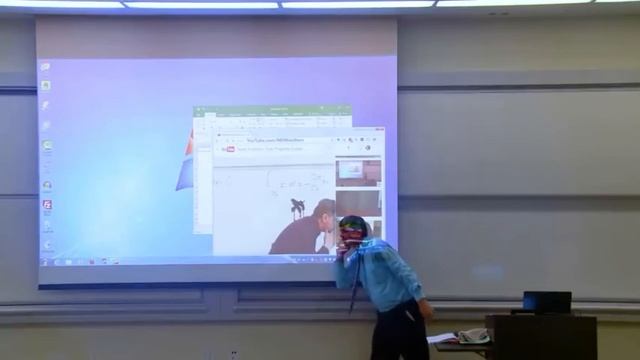 Первоапрельский розыгрыш) профессор исправляет экран проектора смотреть онлайн
