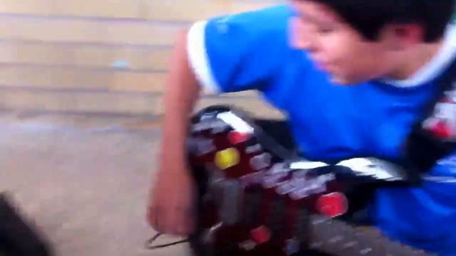 Guerra de guitarras en la ECC ( Joaquin vs Gaytan) смотреть онлайн