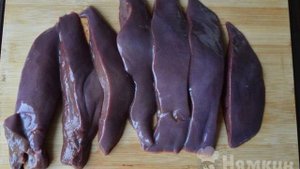 Свиная печень со сметаной и чесноком в духовке