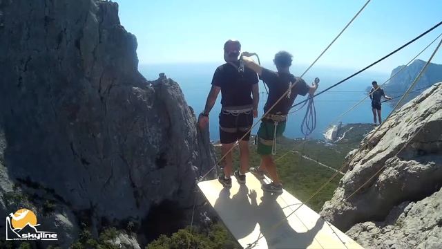 Рашит Ильяс-Кая, бухта Ласпи, Rope jumping with Skyline x-team in Crimea смотреть онлайн