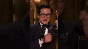 Трогательный момент на церемонии Оскар. Актер расплакался и сказал "мама, я получил Оскар"