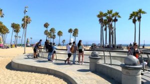 [4K] Venice Beach to Santa Monica Beach in Los Angeles, California - Walking Tour & Travel Guide 🎧