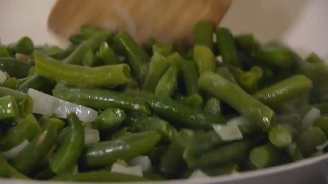 НОВОГОДНИЕ РЕЦЕПТЫ — ЗАПЕЧЁННАЯ КУРИЦА С ФАСОЛЬЮ И ФЕТАКСОЙ смотреть онлайн