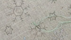 Вышиваем снежинку