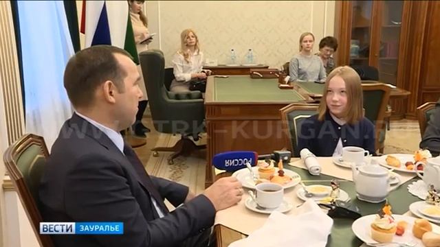 ВрИО губернатора Курганской области Вадим Шумков встретился с детьми, побывавшим смотреть онлайн