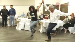 Dabki girl - Lebanese Dabke dance in Canada شوفوا البنت اللبنانية??كيف بخمس ثواني هزة صالة بل دبكة