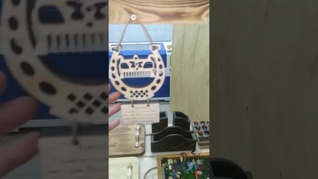 Крутые разделочные деревянные доски, деревянные подносы, салфетницы и другие изделия из дерева. смотреть онлайн