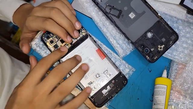 Замена экрана Repair Your Destroyed OnePlus Phone with an LCD Combo Replacement