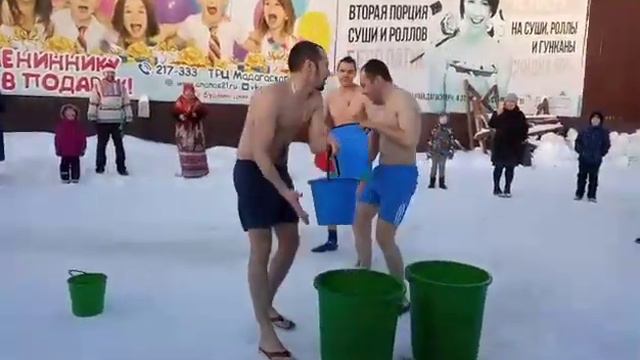 ❄ #Моржи вышли на сушу 😀 ТРЦ Мадагаскар смотреть онлайн