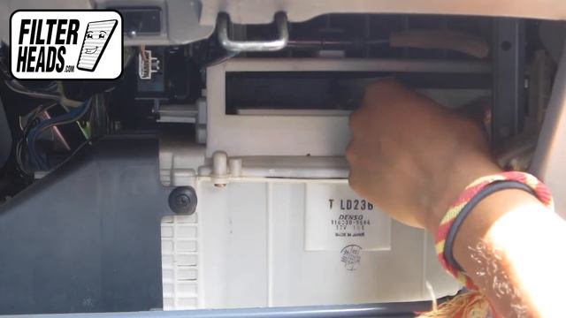How to Replace Cabin Air Filter 2004 Mazda MPV смотреть онлайн
