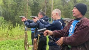 Полицейские соревновались в летнем служебном биатлоне