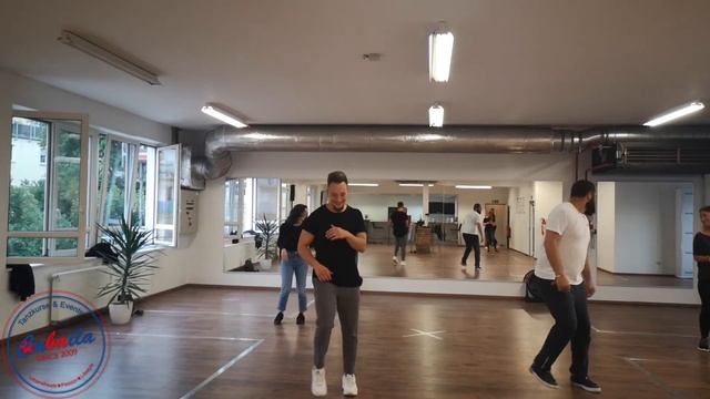 Bachata Dominicana Footwork bei Cubaila смотреть онлайн