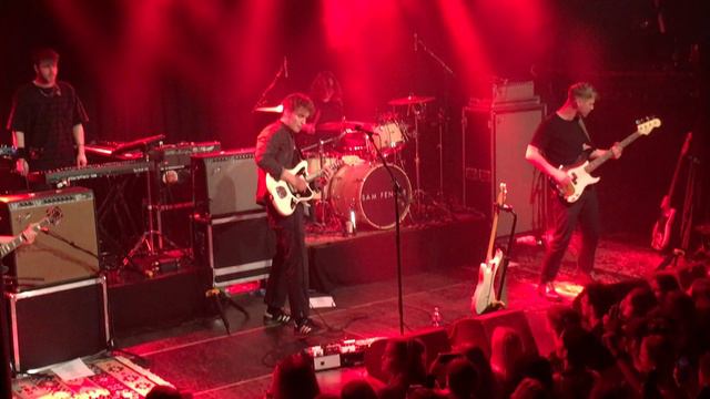 Sam Fender - Play God - Live at the Melkweg смотреть онлайн