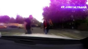 Девушка вырубила пацана 3