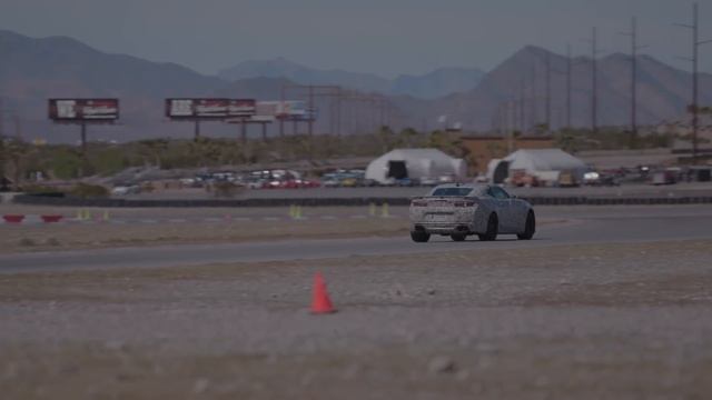 2017 Chevrolet Camaro ZL1 On the Track смотреть онлайн