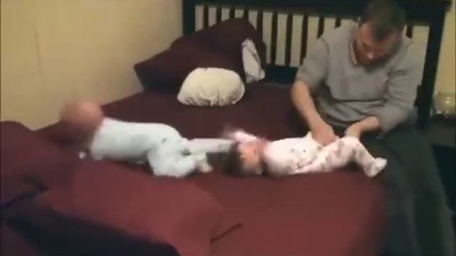 Одеть двойняшек. Отпад