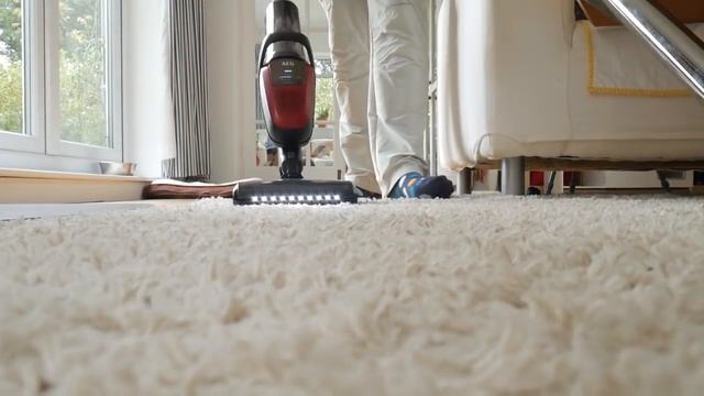 Review of the AEG FX9 Cordless vacuum cleaner for AO.com смотреть онлайн