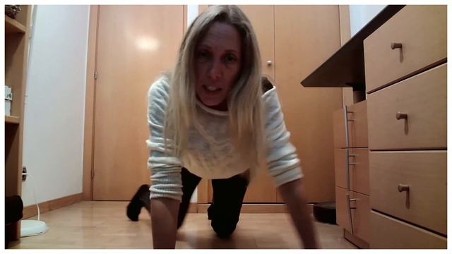 Rolling Baby. What To Do When Your Baby Chooses Only One Side? смотреть онлайн