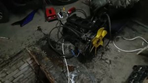 Нива 4Х4 снимаем двигатель / он приказал нам долго жить