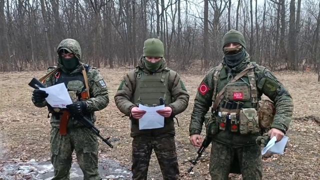 Бойцы, зачитывают поздравление с 23 февраля, от детей Шелеховского района. смотреть онлайн