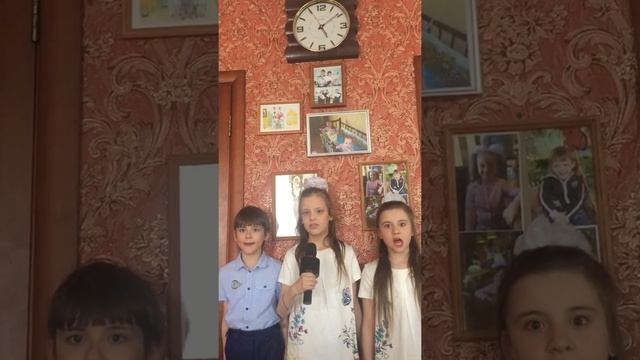 Тройняшки поют песню "ПЕРВАЯ УЧИТЕЛЬНИЦА" смотреть онлайн