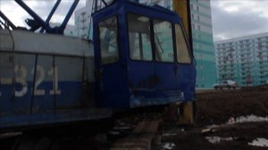 Настоящий экскаватор, кран и сваебойная установка