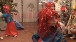Новогодний танец фейерверков в детском саду "Росинка".Муз. рук. Максюта Г. В.