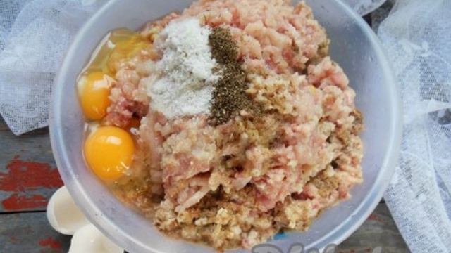 Рецепт куриных котлет с салом