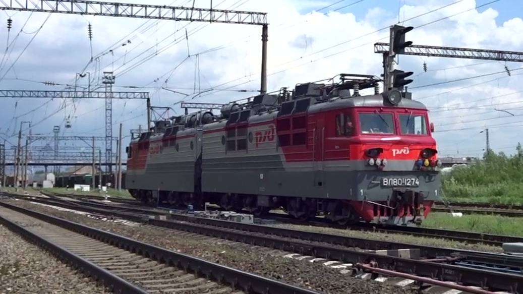 Электровоз ВЛ80с-1274 маневрирует на станции Нижний Новгород Сортировочный
