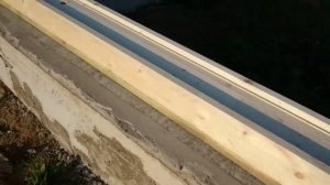 Монтаж подкладной доски и первых венцов