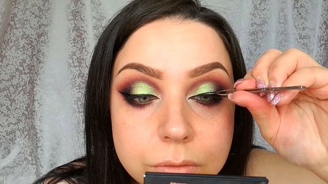 Простой вечерний макияж с пигментом Тамми танука "Играющая с волнами" смотреть онлайн