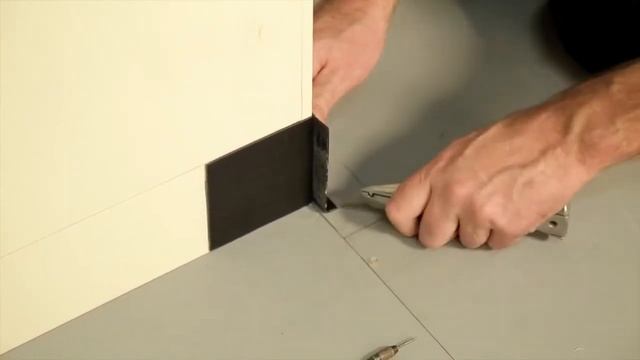 Установка гибкого плинтуса (мягкий плинтус) ПВХ. смотреть онлайн